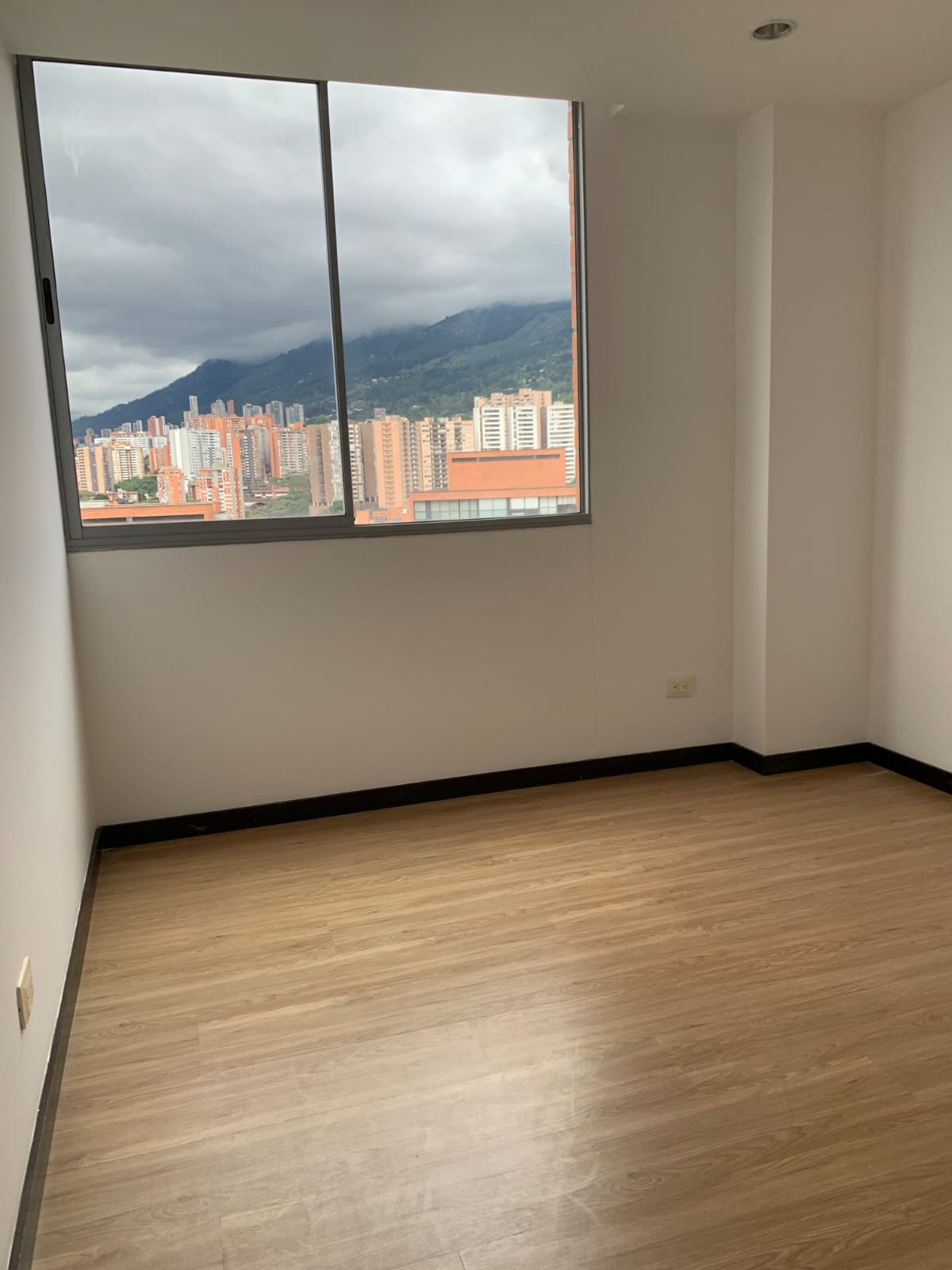 ARRIENDO APARTAMENO EN LA LOMA DE LAS BRUJAS