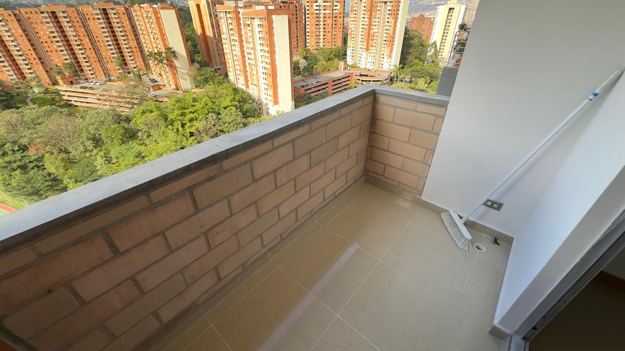ARRIENDO APARTAMENO EN LA LOMA DE LOS BERNAL