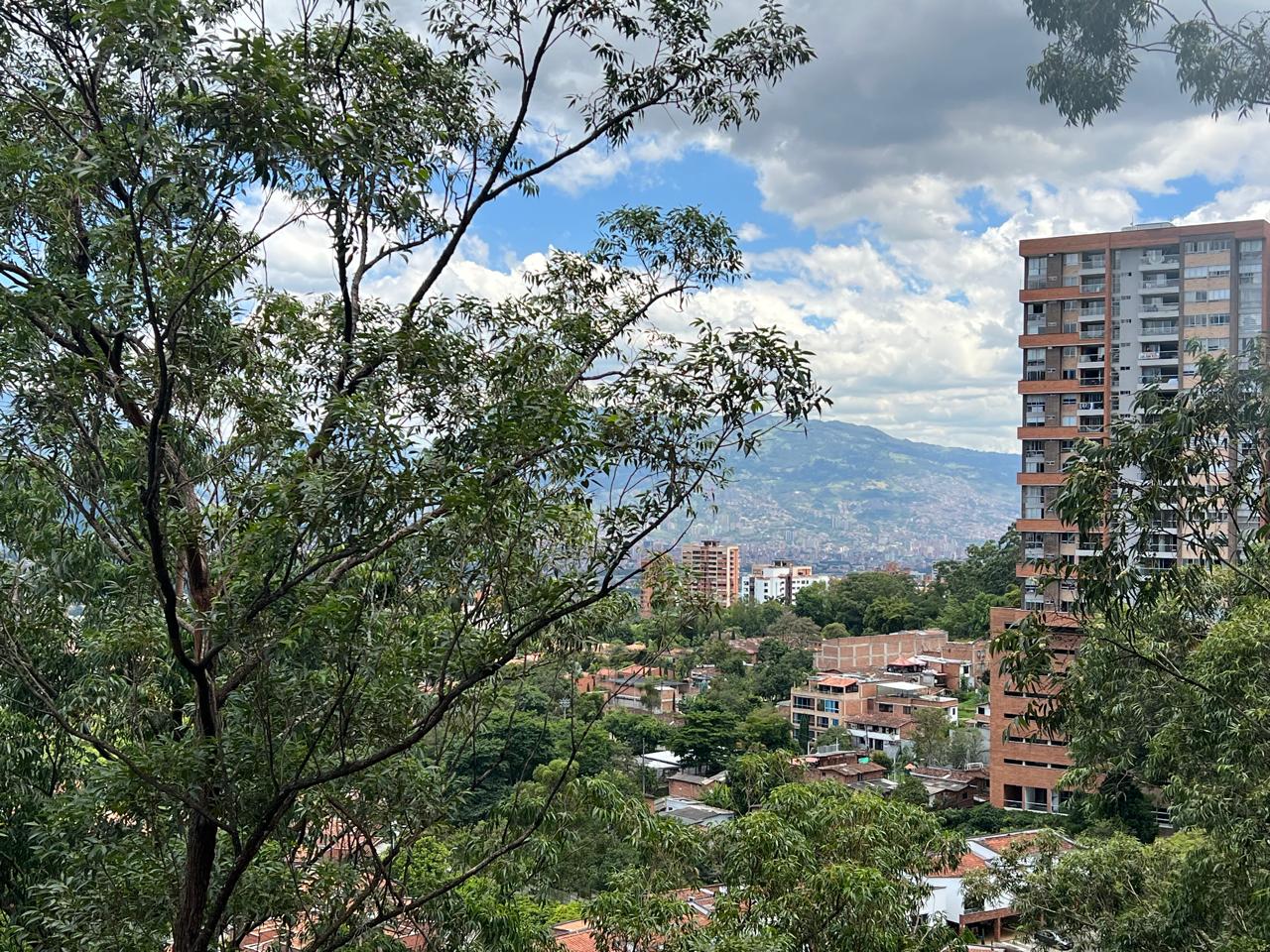 ARRIENDO APARTAMNTO EN EL ESMERALDAL ENVIGADO