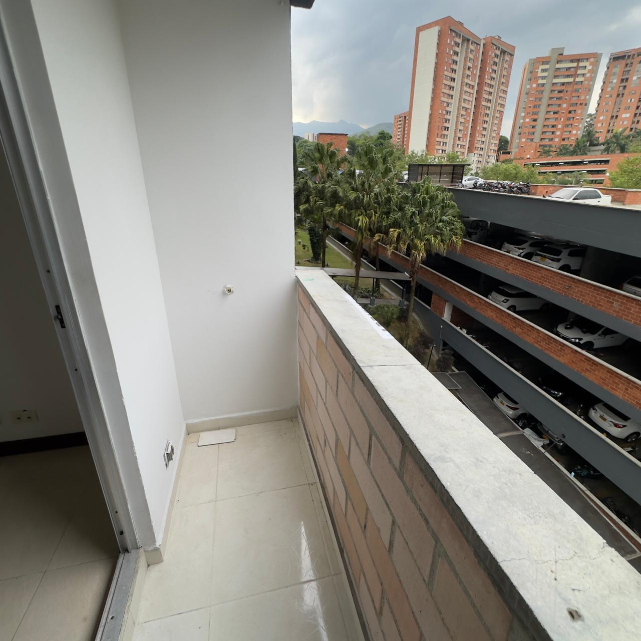 ARRIENDO APARTAMENTO EN LA LOMA DE LOS BERNAL