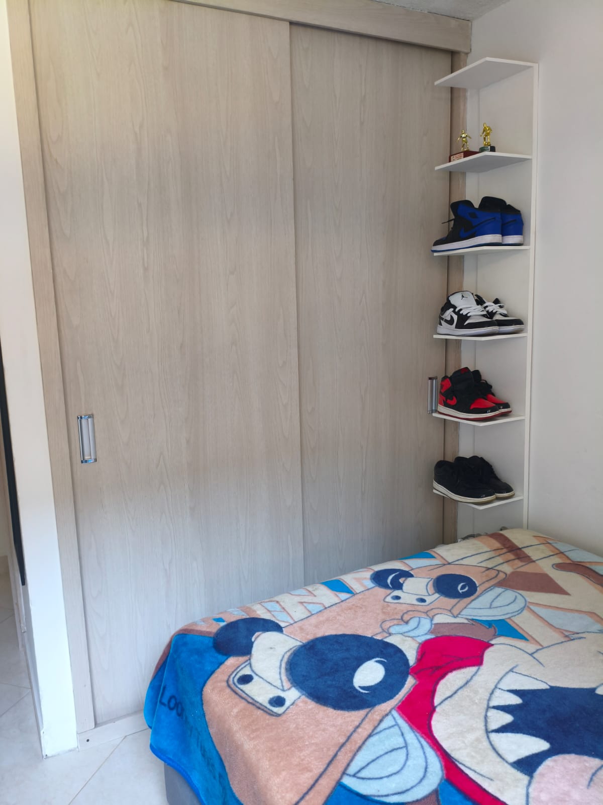 VENDO APARTAMENTO EN LA LOMA DE LOS BERNAL