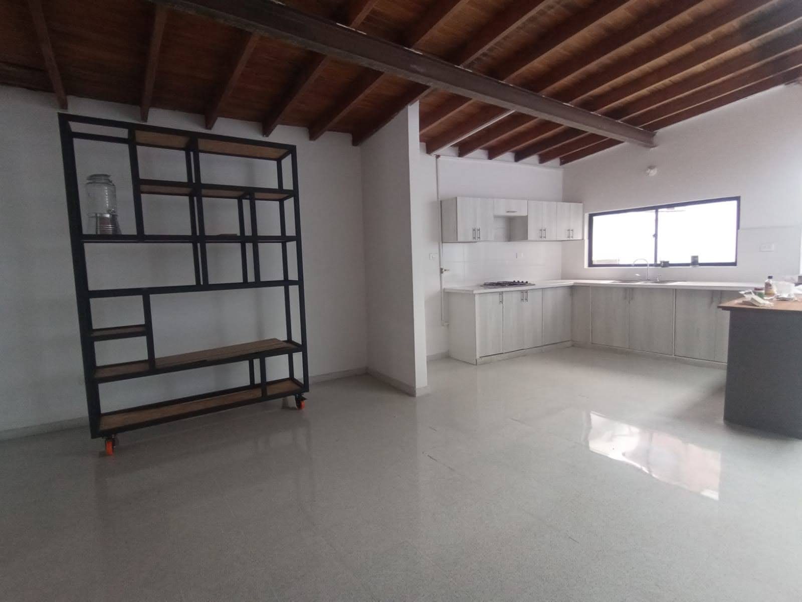 ARRIENDO CASA LOCAL EN LAURELES