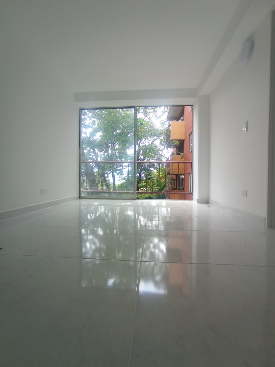 VENDO APARTAMENTO EN ROBLEDO PARTE BAJA