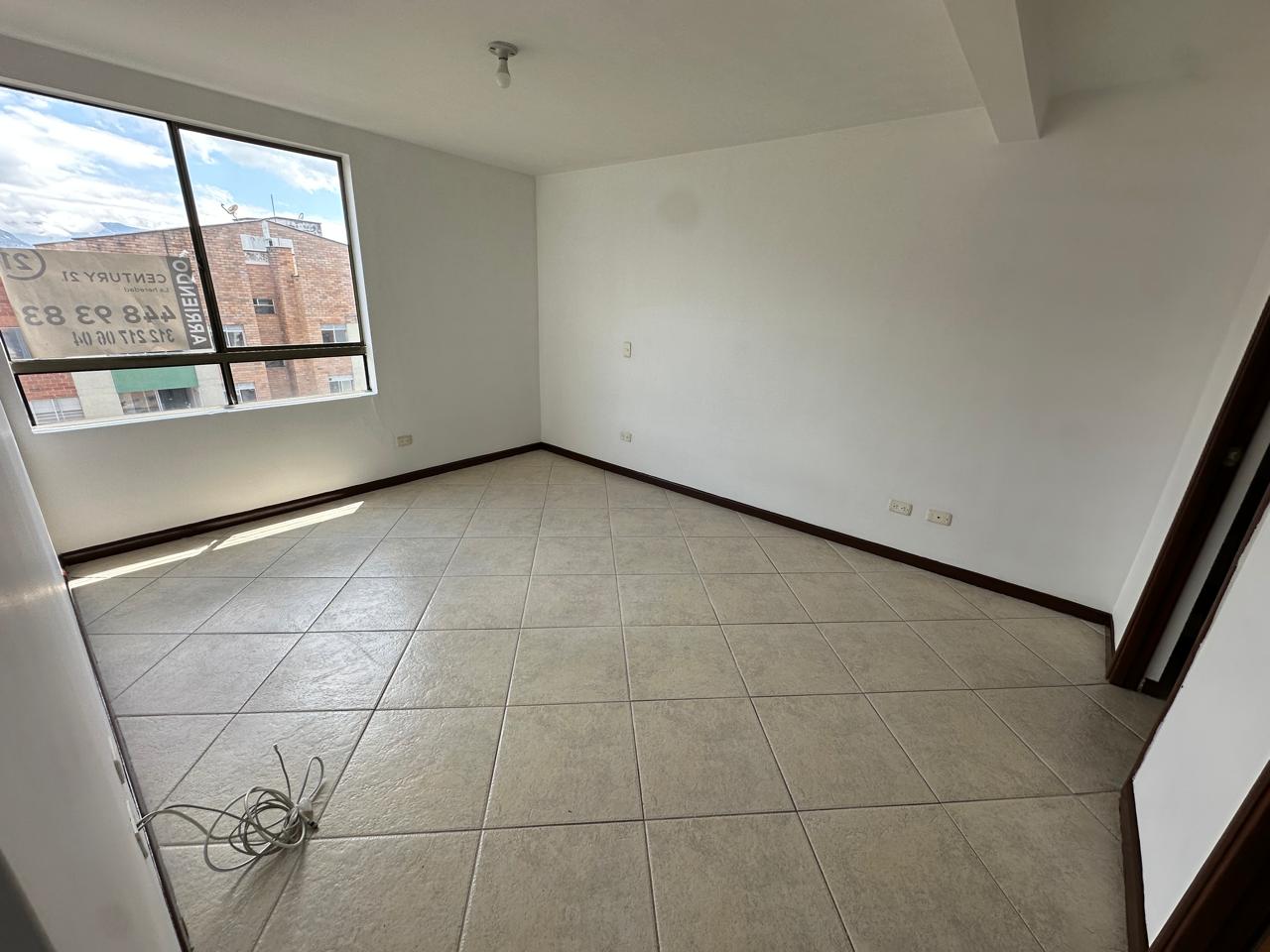 ARRIENDO APARTAMENTO EN LA LOMA DE LOS BERNAL