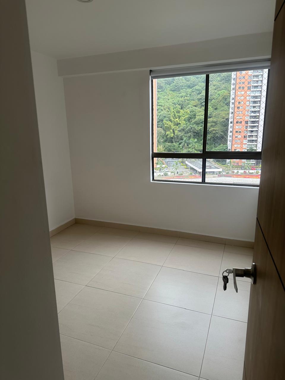 VENDO APARTAMENTO EN LA LOMA DE LOS BERNAL