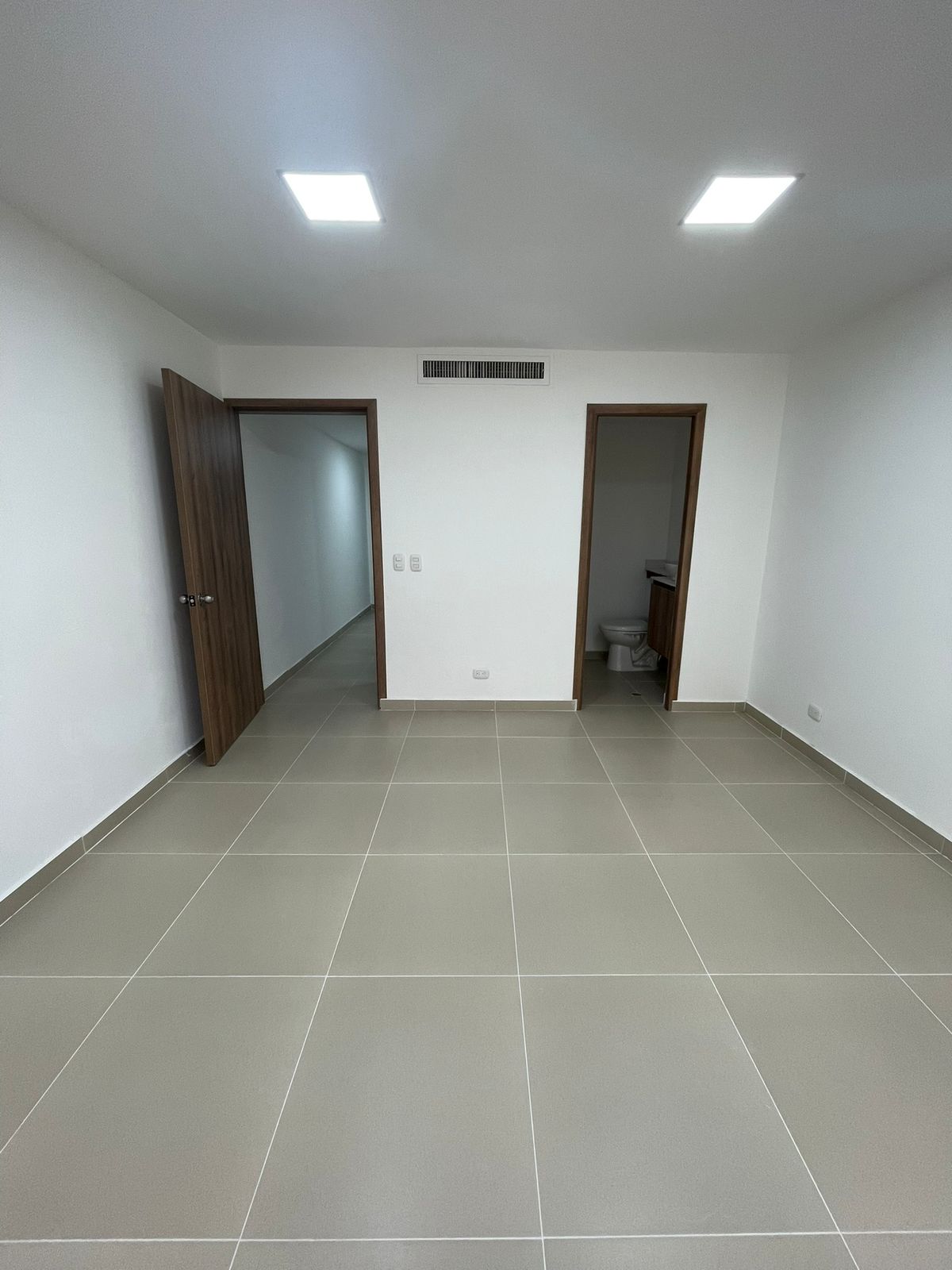 ARRIENDO LOCAL EN EL POBLADO.