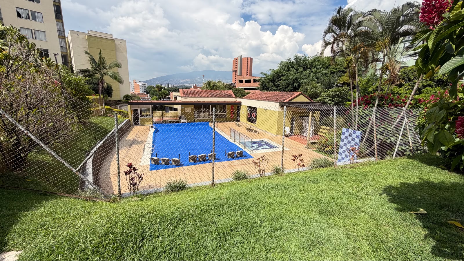 VENDO APARTAMENTO EN SANTA MONICA