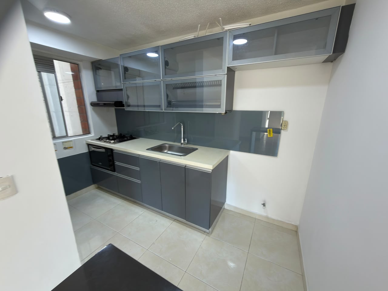 ARRIENDO APARTAMENTO EN LA LOMA DE LOS BERNAL