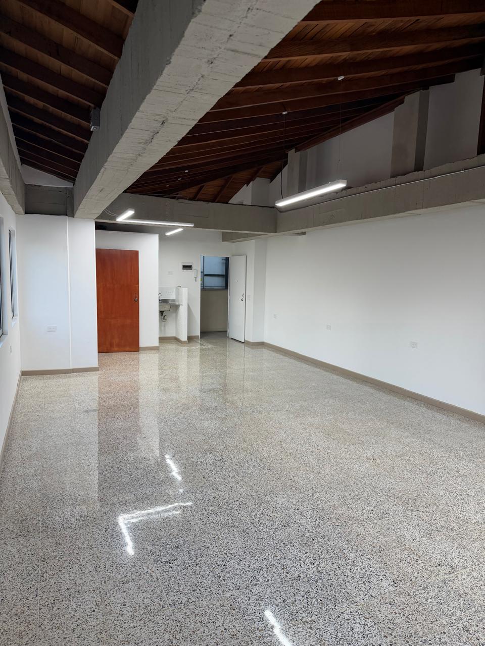 ARRIENDO OFICINAS EN LAURELES