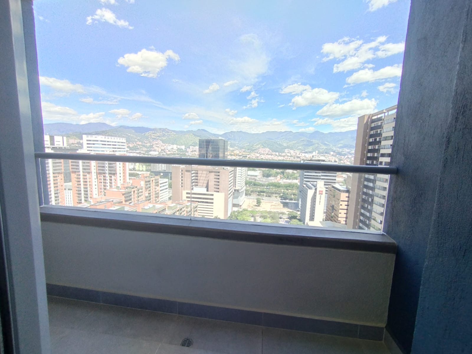 ARRIENDO APARTA ESTUDIO TIPO LOFT AMOBLADO EN CIUDAD DEL RIO