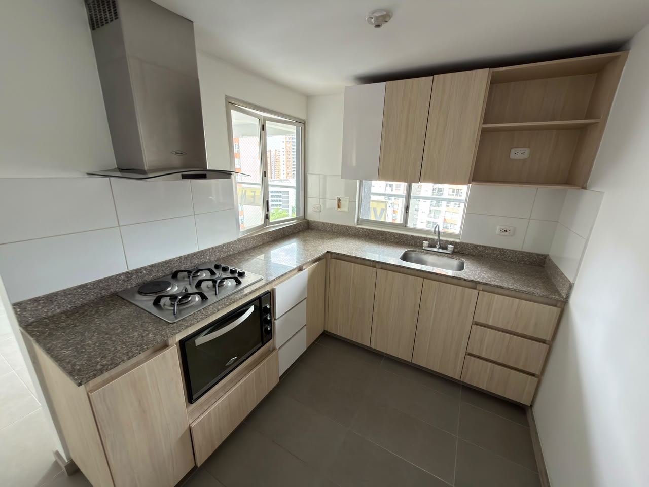 VENDO APARTAMENTO EN LOMA DE LOS BERNAL