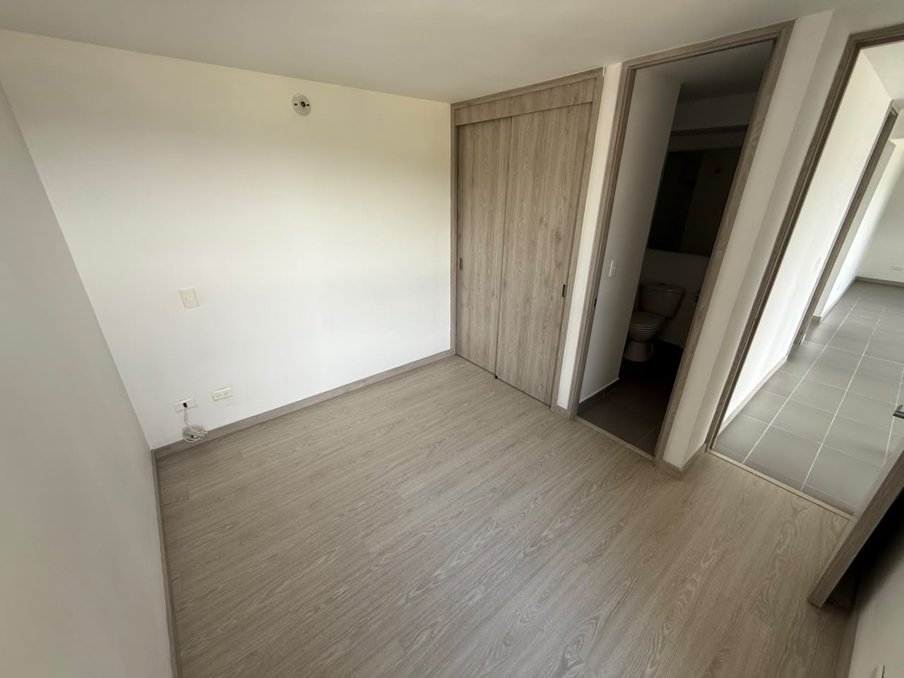 ARRIENDO APARTAMENTO EN LA LOMA DE LOS BERNAL