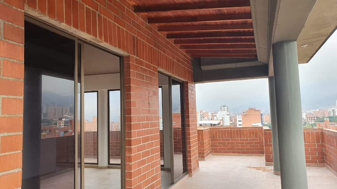 ARRIENDO PENT HOUSE EN LAURELES