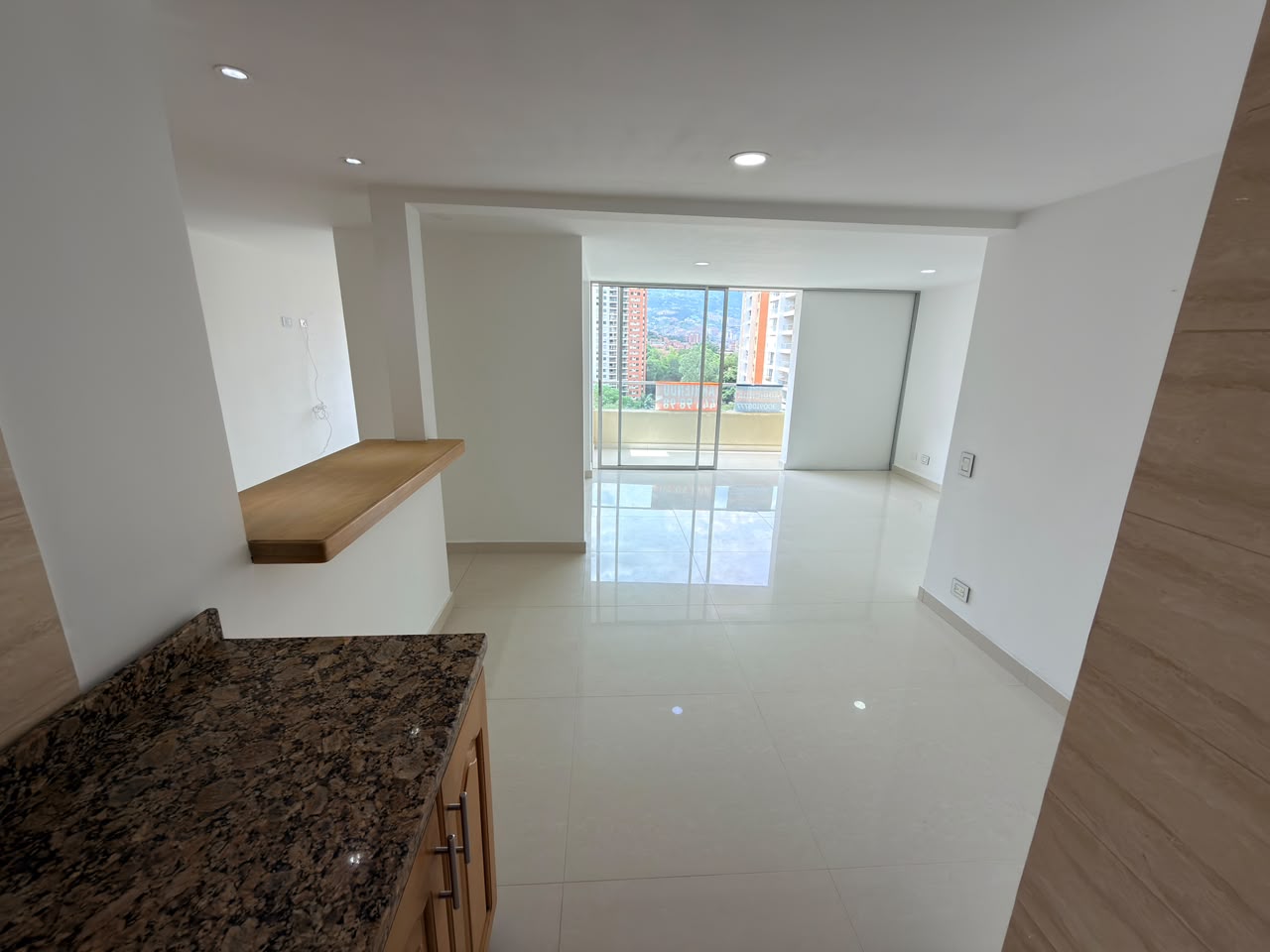 ARRIENDO APARTAMENTO EN LA LOMA DE LOS BERNAL