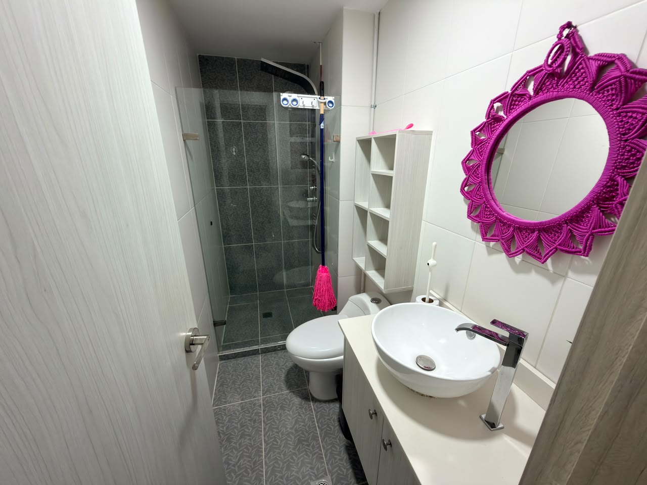 ARRIENDO APARTAMENTO AMOBLADO EN EL VELODROMO
