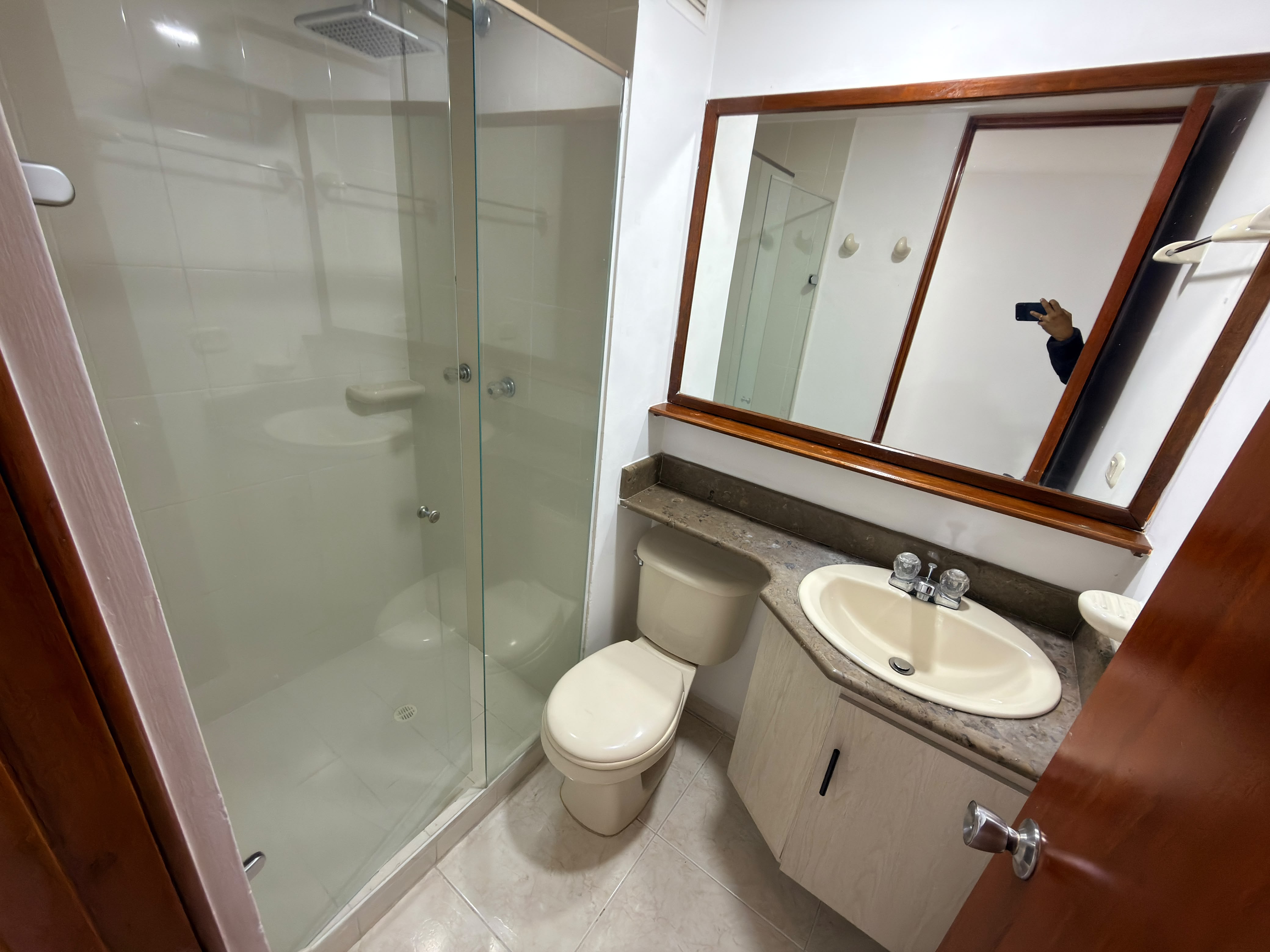 Arriendo Apartamento Lomas de los Bernal