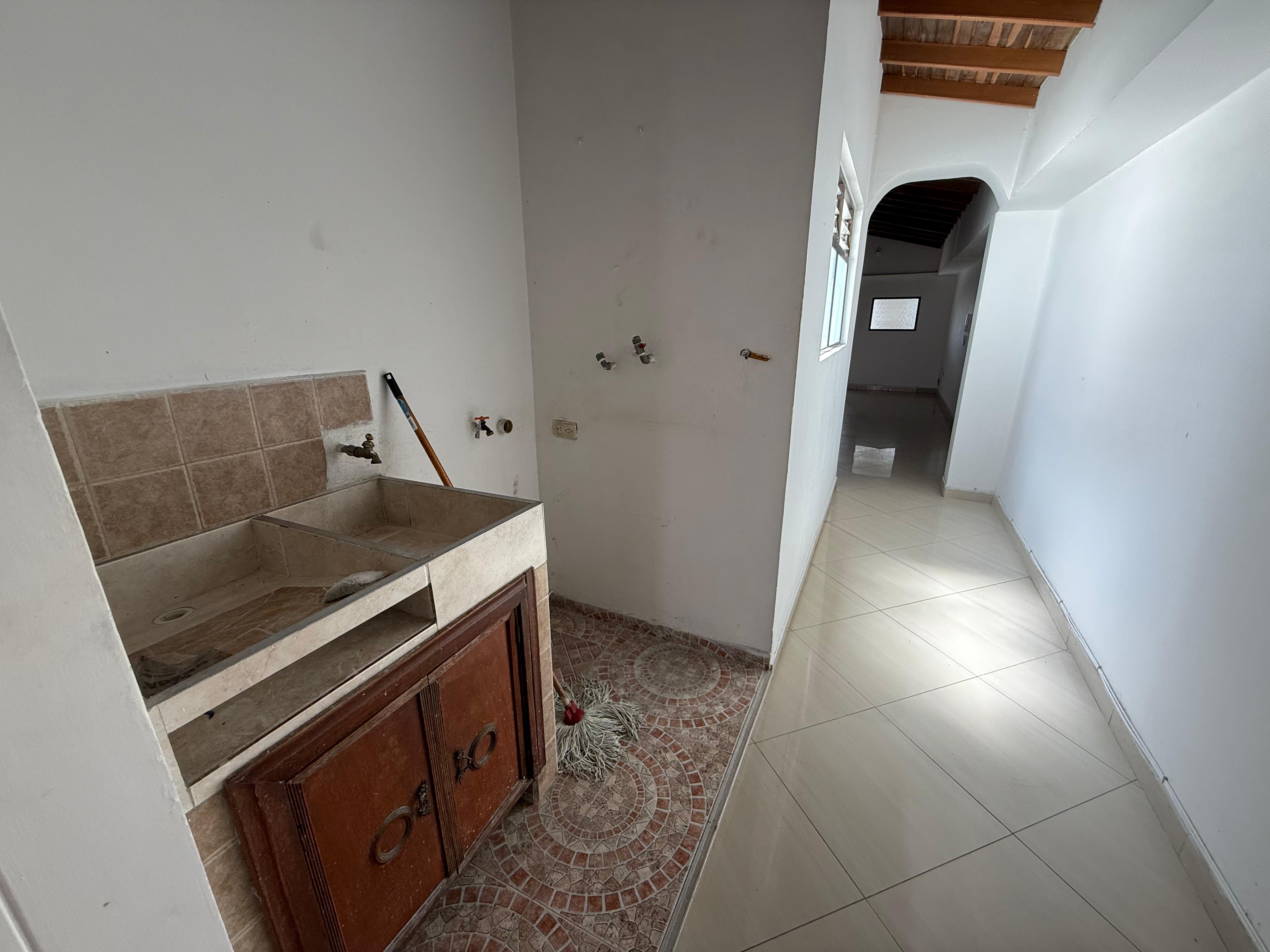 ARRIENDO APARTAMENTO EN LA FLORESTA