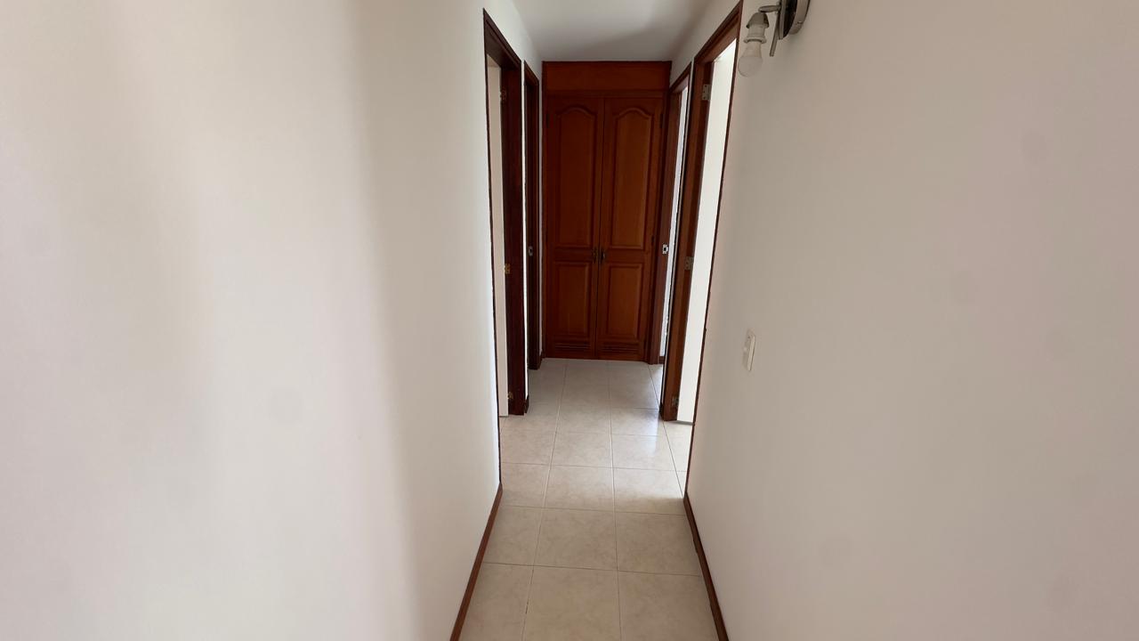 ARRIENDO APARTAMENTO EN LA LOMA DE LOS BERNAL