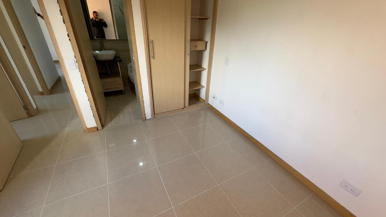 ARRIENDO APARTAMENO EN LA LOMA DE LOS BERNAL