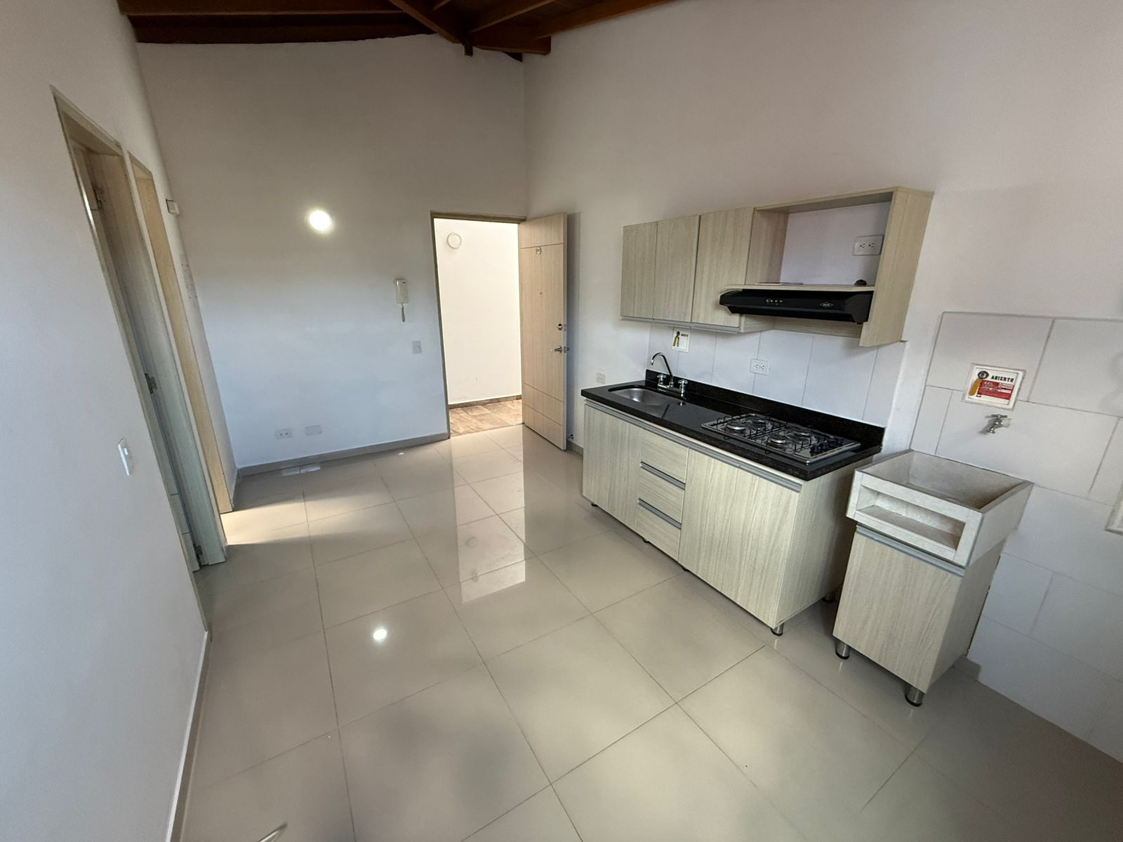 ARRIENDO APARTAESTUDIO EN BELEN ROSALES