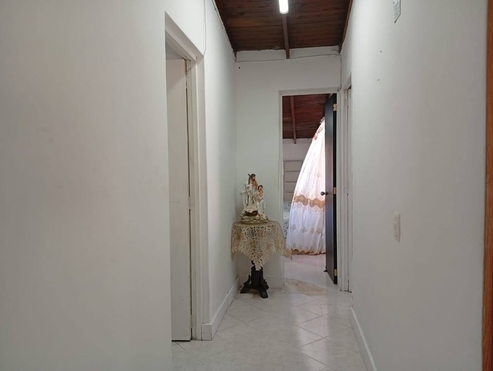 VENDO CASA EN LAURELES