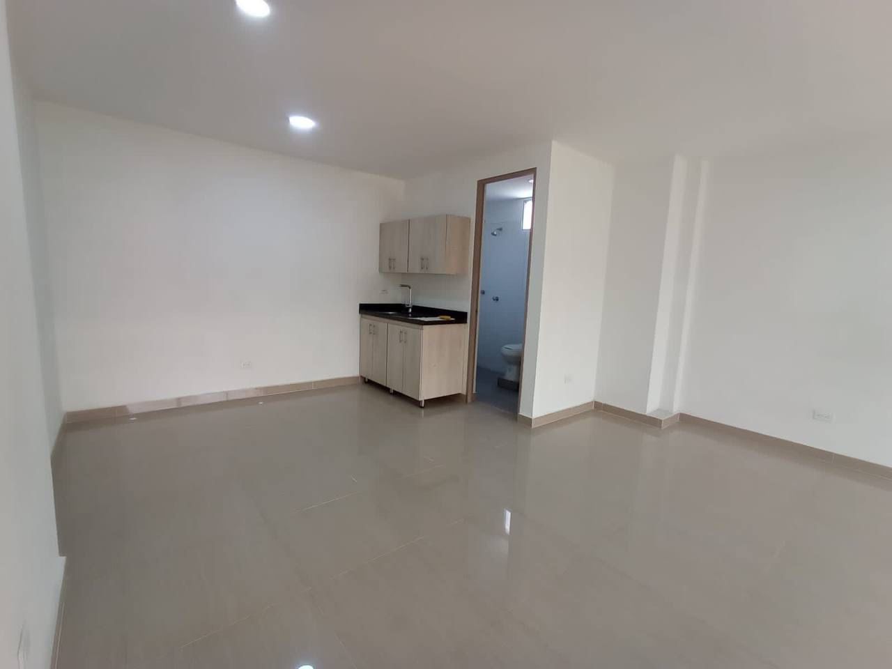 ARRIENDO OFICINA EN CALASANZ PARTE BAJA