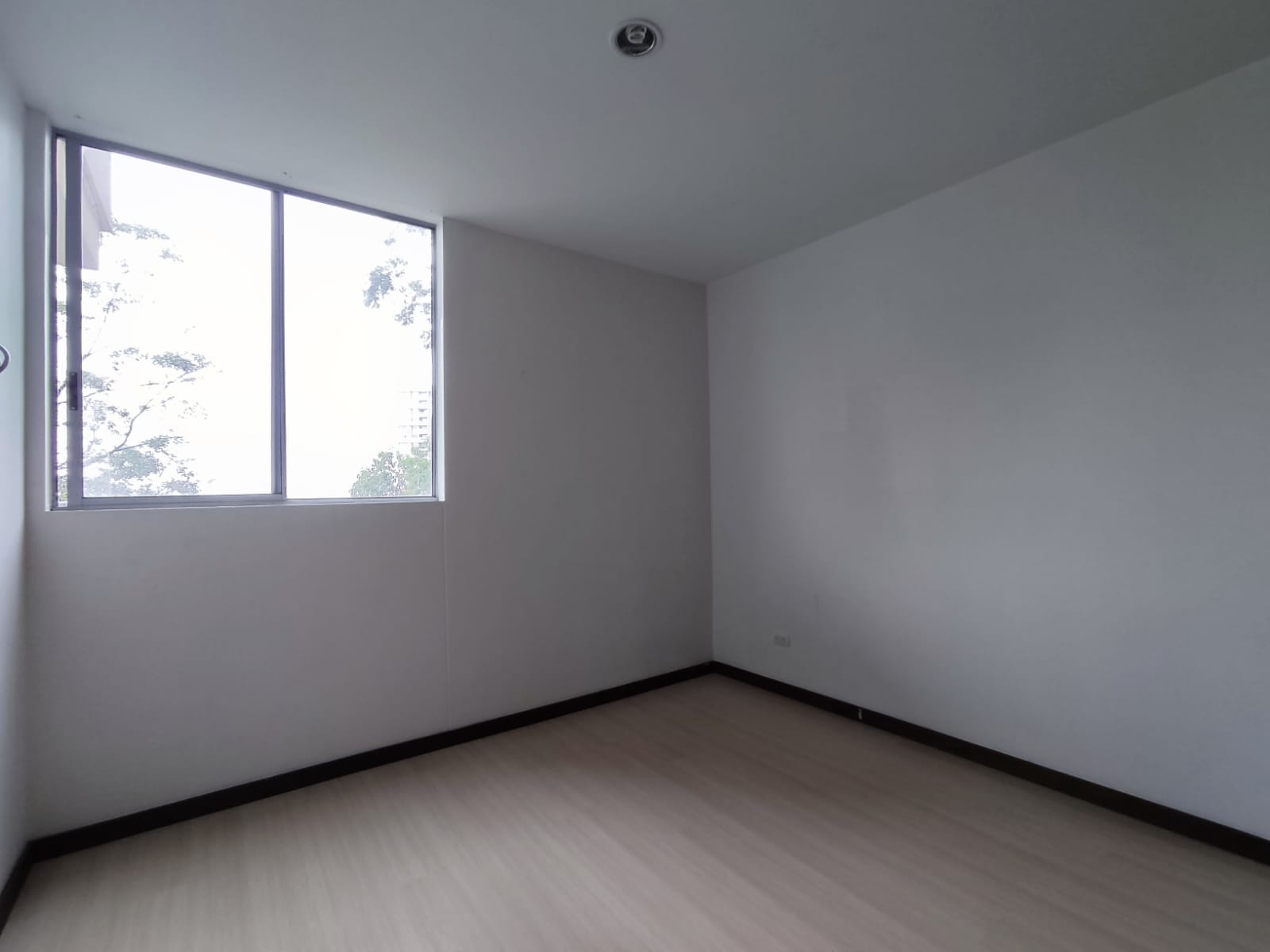 ARRIENDO APARTAMNTO EN EL ESMERALDAL ENVIGADO