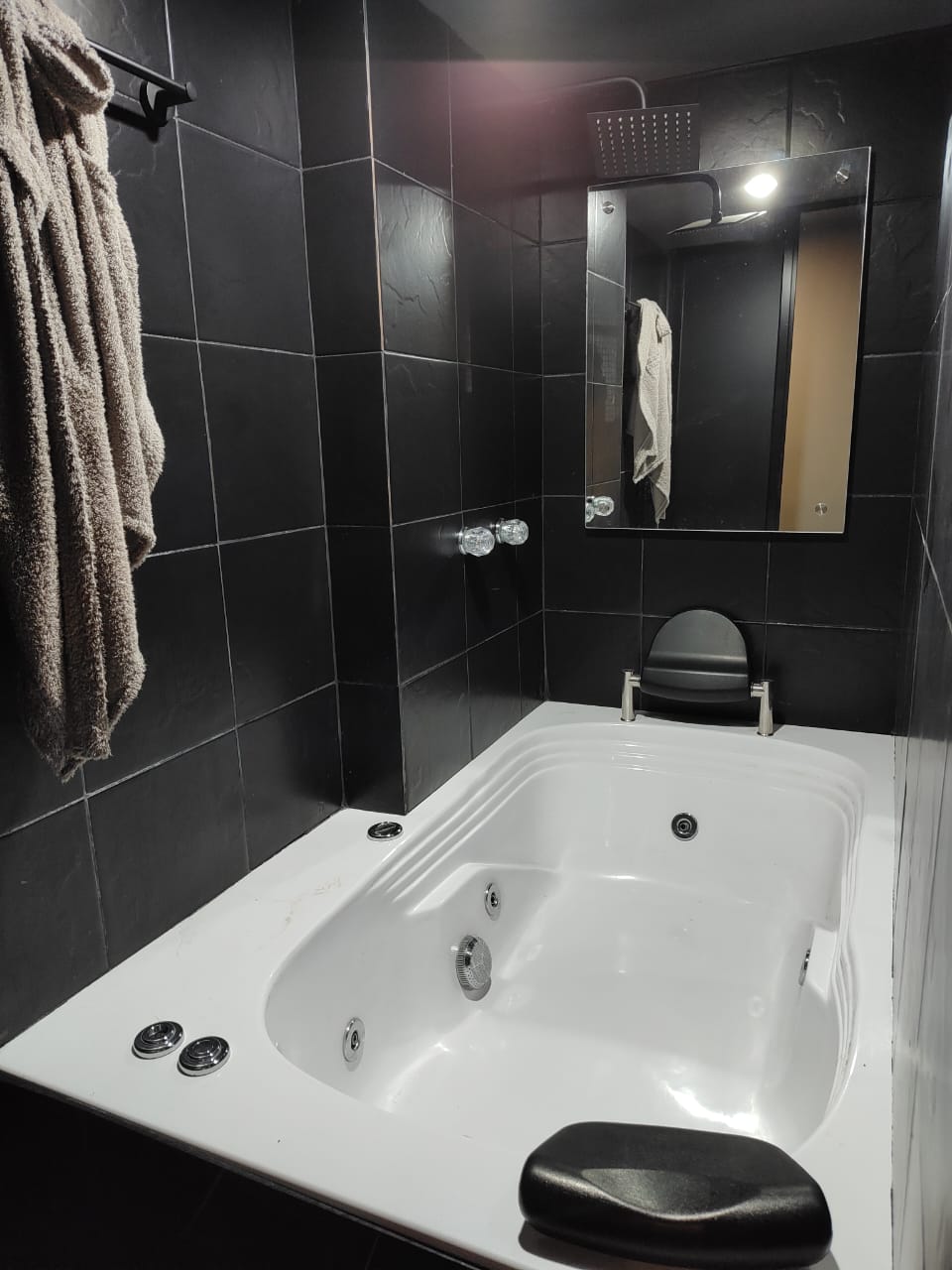 ARRIENDO APATAMENTO EN LA LOMA DE LOS BERNAL