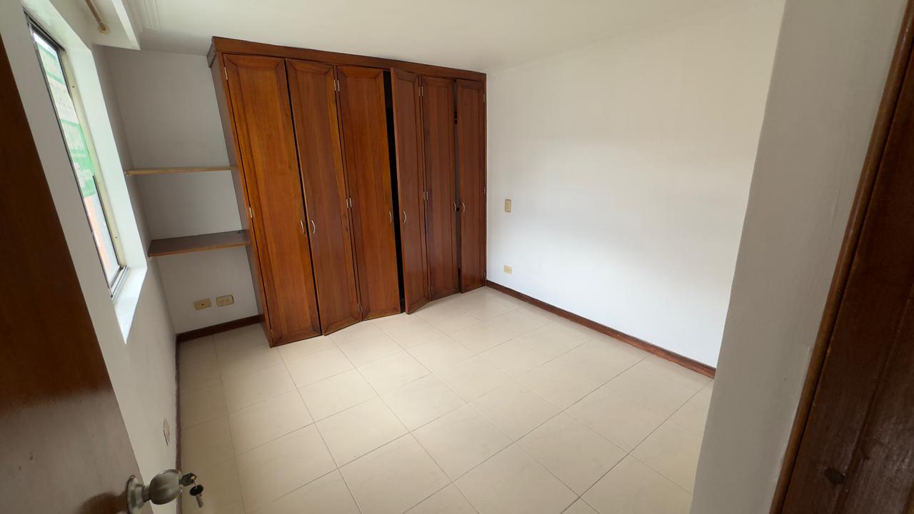 ARRIENDO APARTAMENTO EN LOMA DE LOS BERNAL