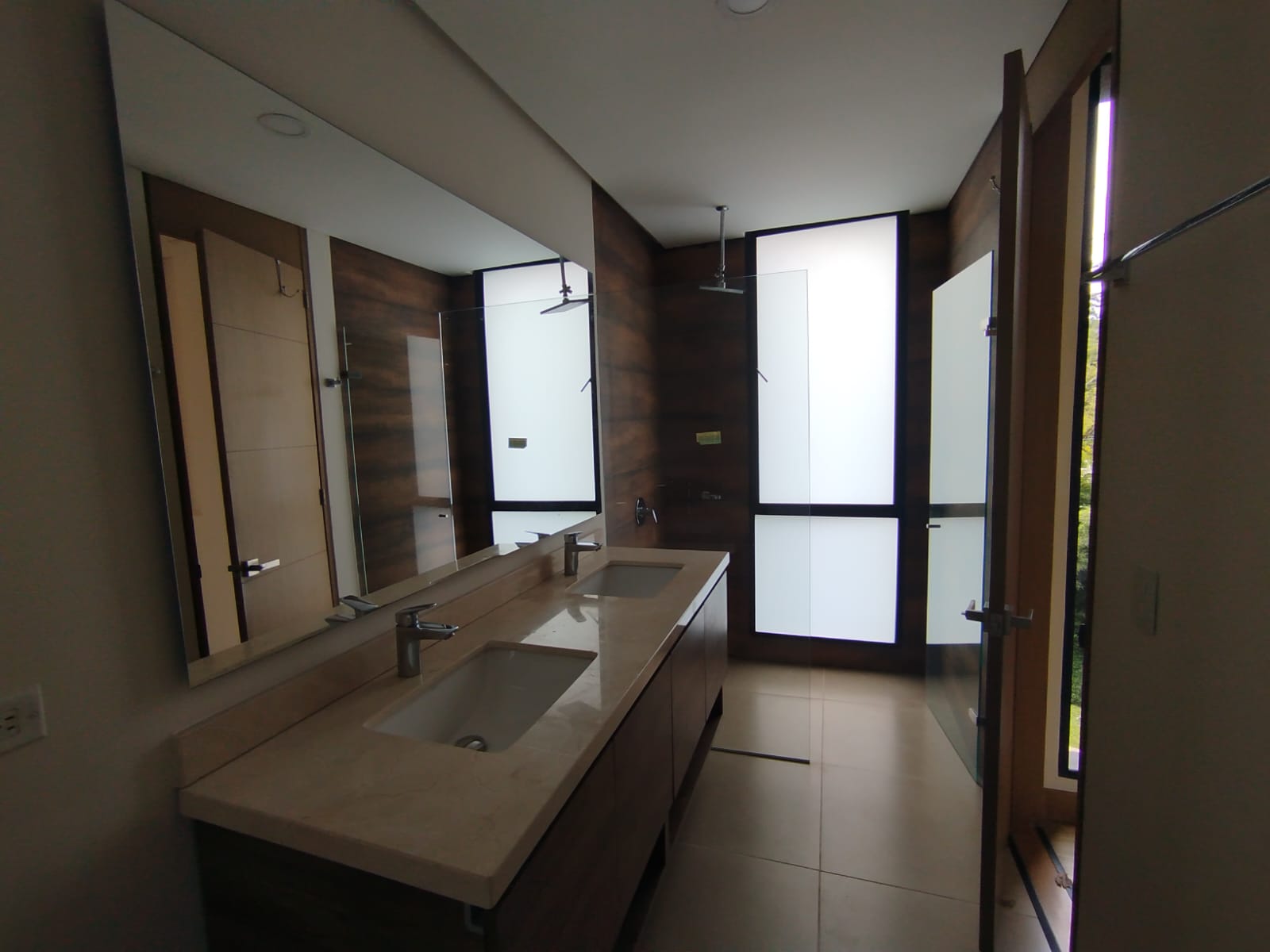 VENDO APARTAMENTO EN LLANO GRANDE