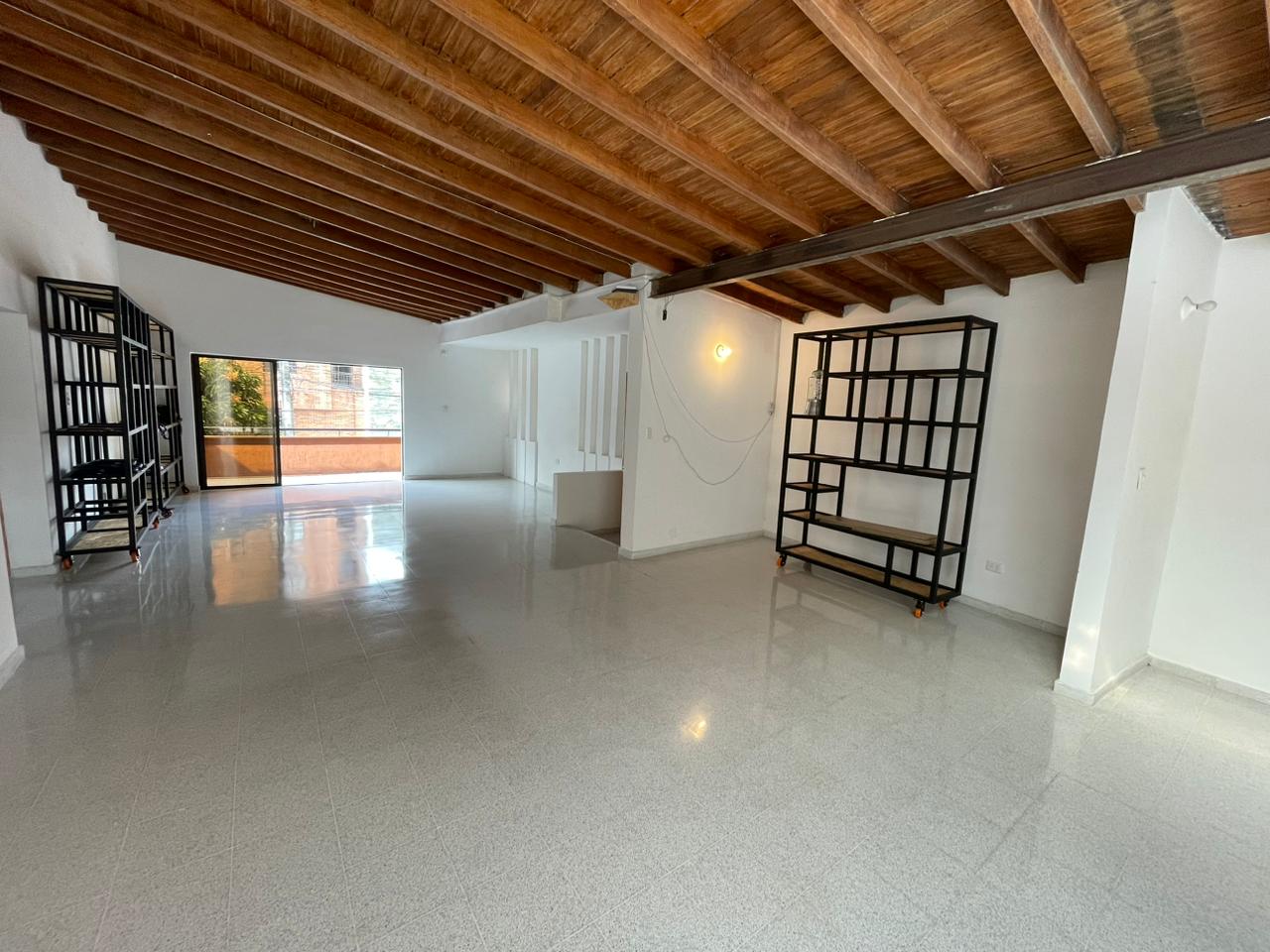 ARRIENDO CASA LOCAL EN LAURELES