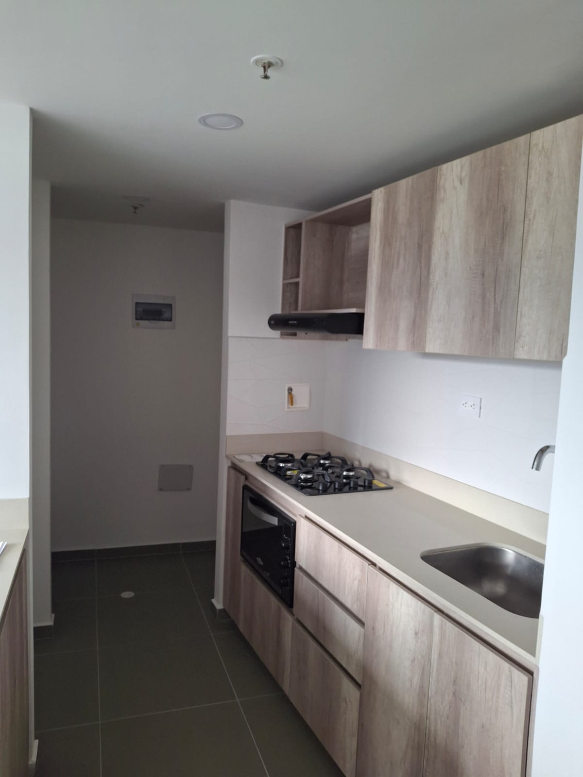 ARRIENDO APARTAESTUDIO EN GUAYABAL