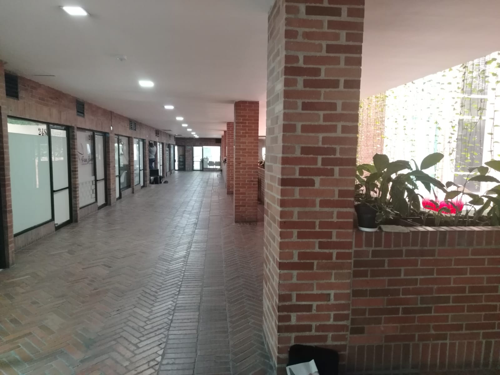 ARRIENDO OFICINA EN EL POBLADO
