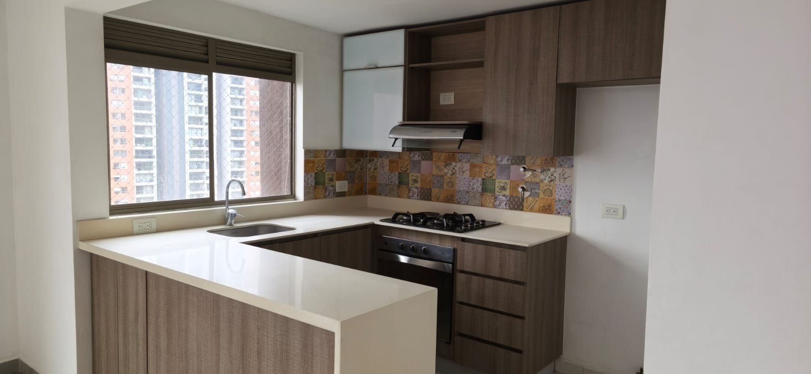 ARRIENDO APARTAMENTO EN LA LOMA DE LOS BERNAL