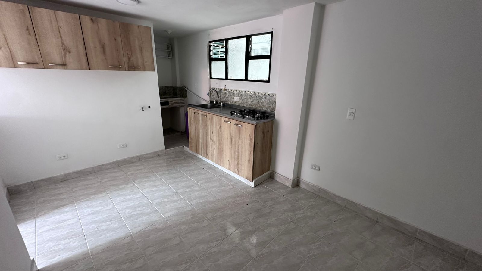 ARRIENDO APARTAESTUDIO EN LA FLORESTA