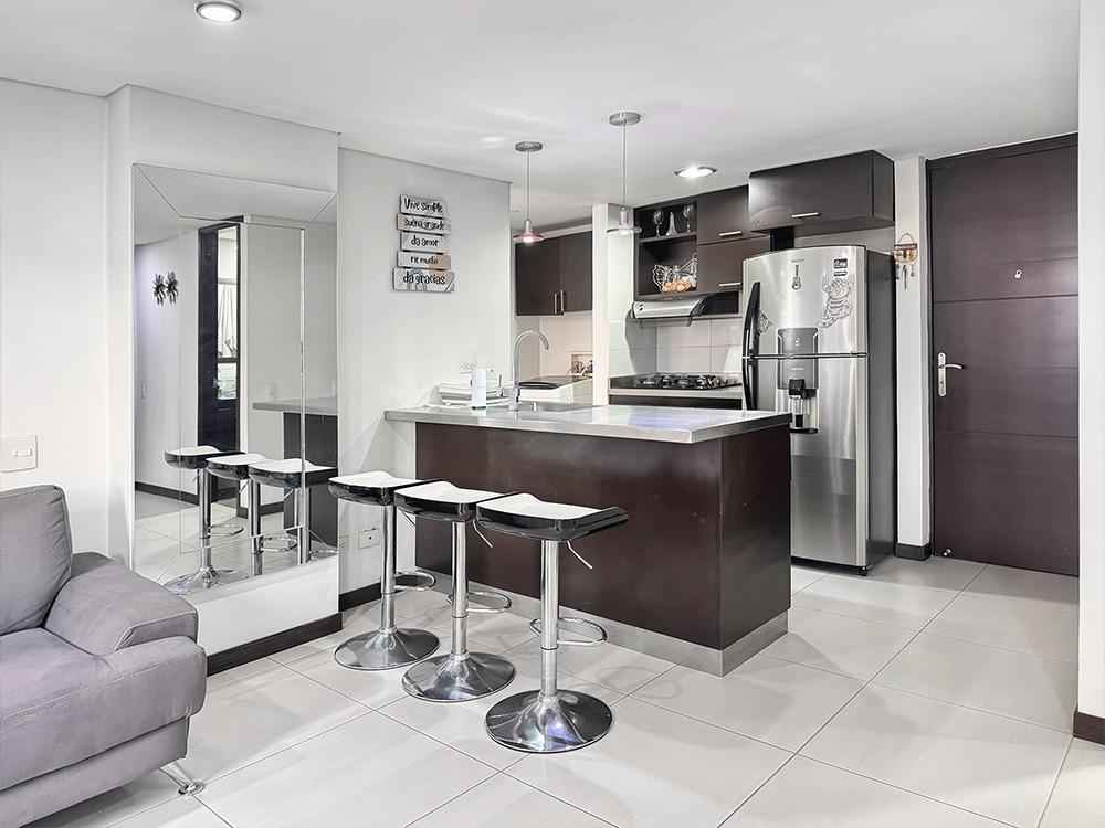 ARRIENDO APARTAMENTO AMOBLADO EN LOS COLORES