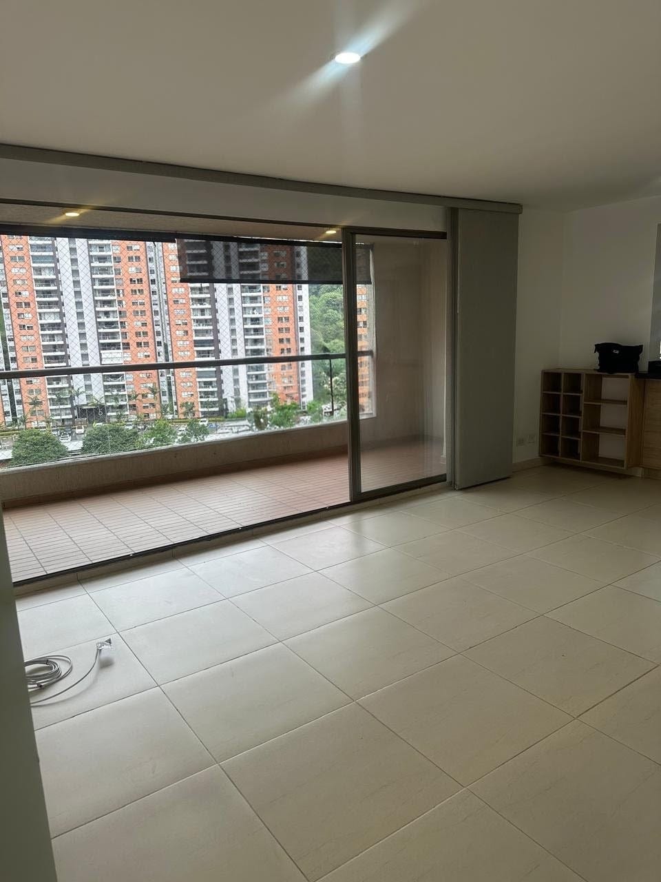 VENDO APARTAMENTO EN LA LOMA DE LOS BERNAL