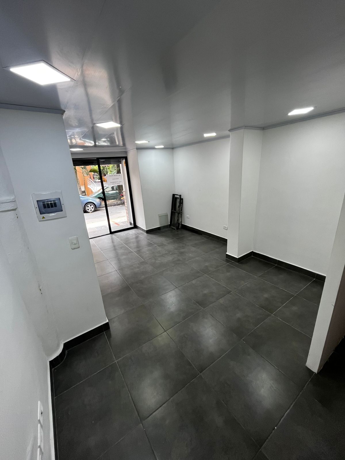 Arriendo Local Sector La Floresta