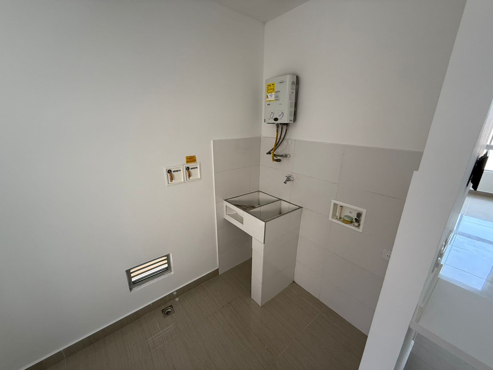 ARRIENDO APARTAESTUDIO EN CALASANZ PARTE BAJA
