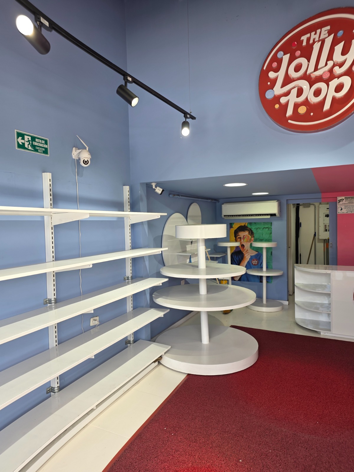 VENDO LOCAL EN EL MIXY MALL DE LOS COLORES