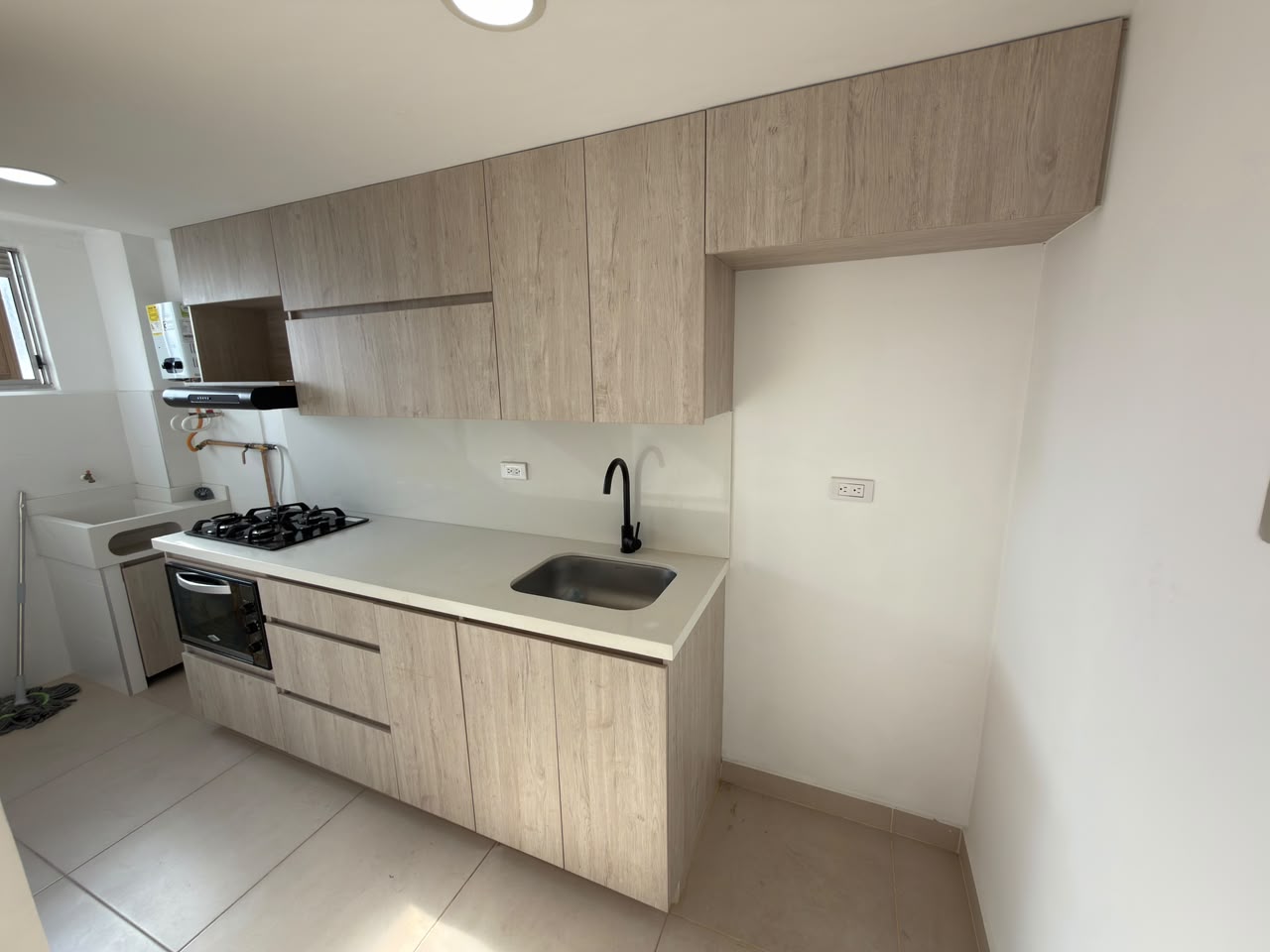 ARRIENDO APARTAMENTO EN LA LOMA DE LOS BERNAL