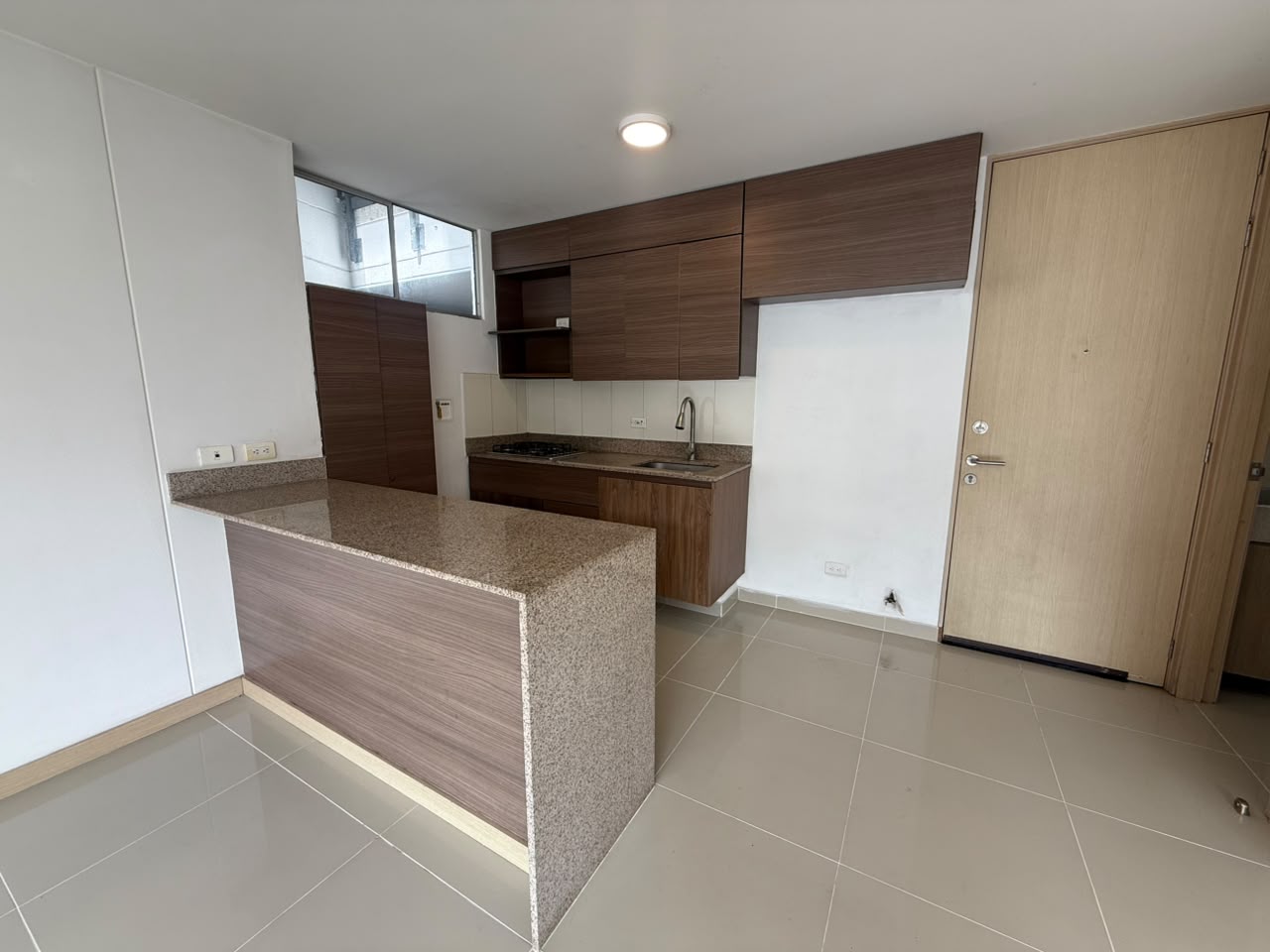 ARRIENDO APARTAMENTO EN LA LOMA DEL INDIO