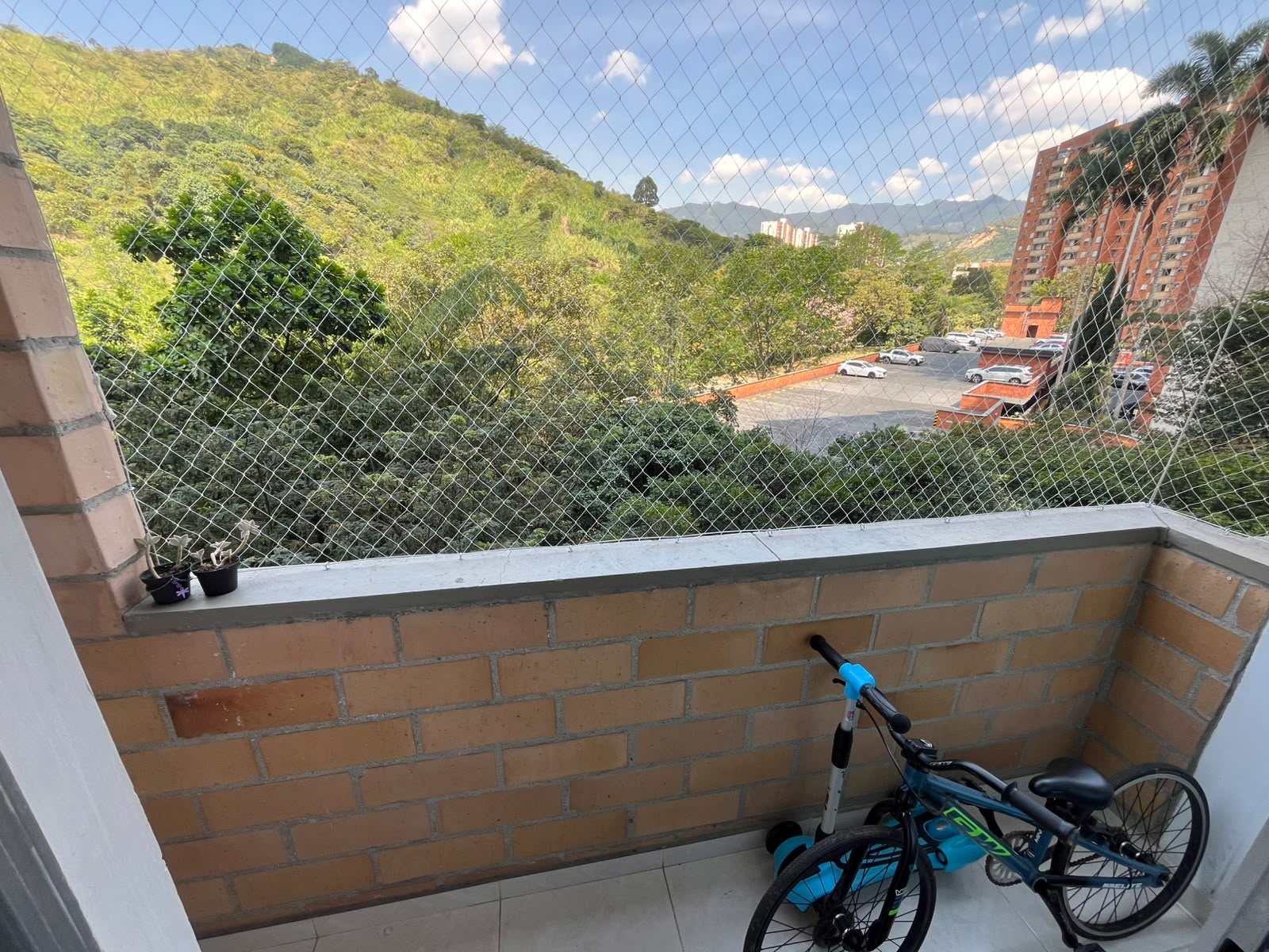 Arriendo Apartamento en el sector de Loma de Los Bernal