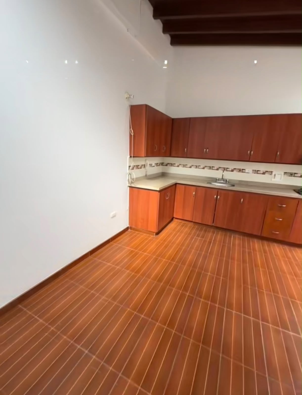 ARRIENDO CASA EN LAURELES NOGAL
