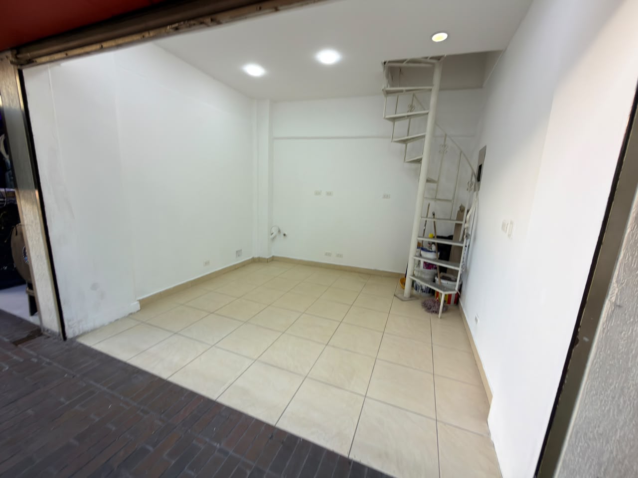 ARRIENDO LOCAL EN BELEN LOS ALPES