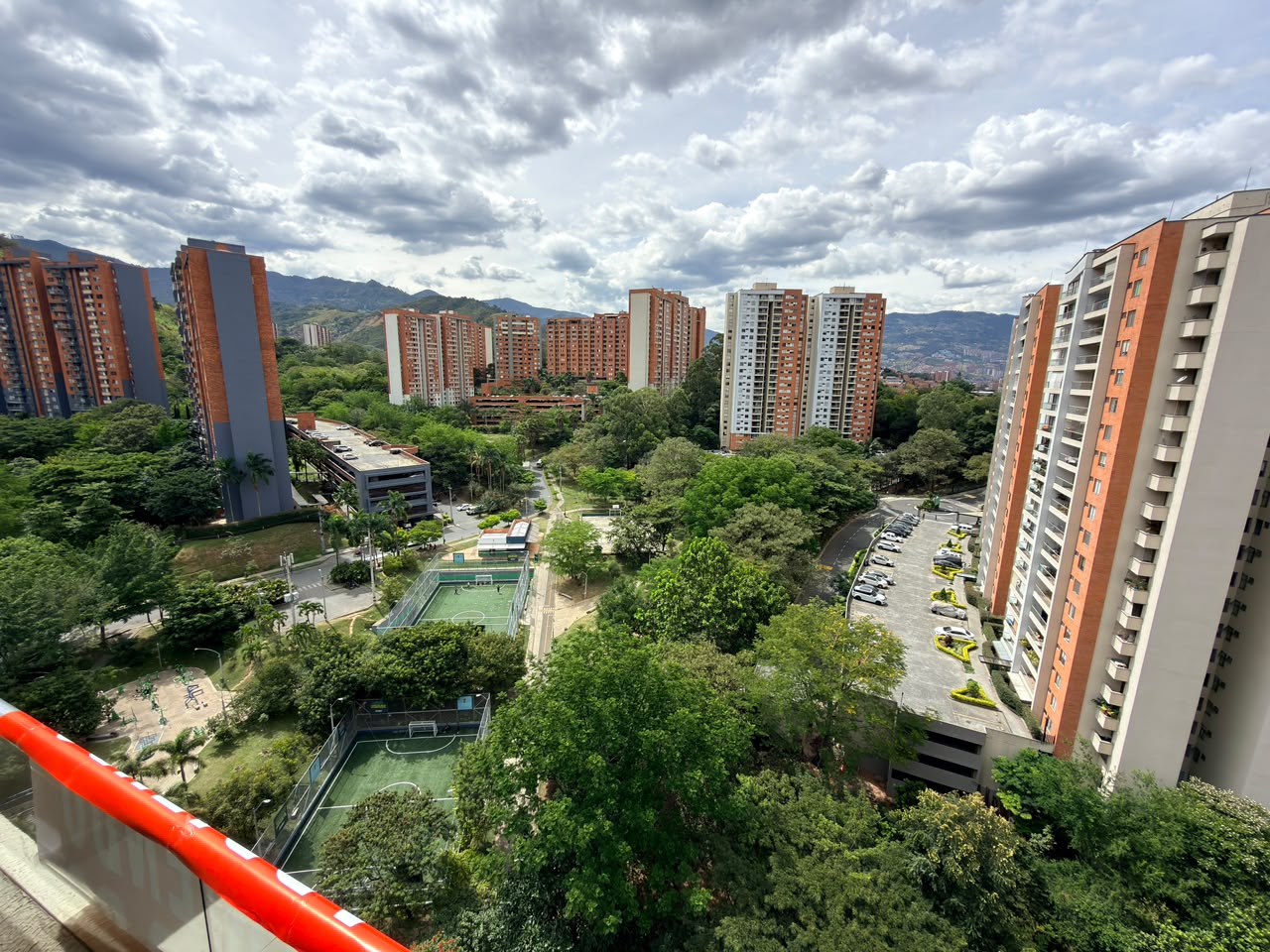 ARRIENDO APARTAMENTO EN LA LOMA DE LOS BERNAL