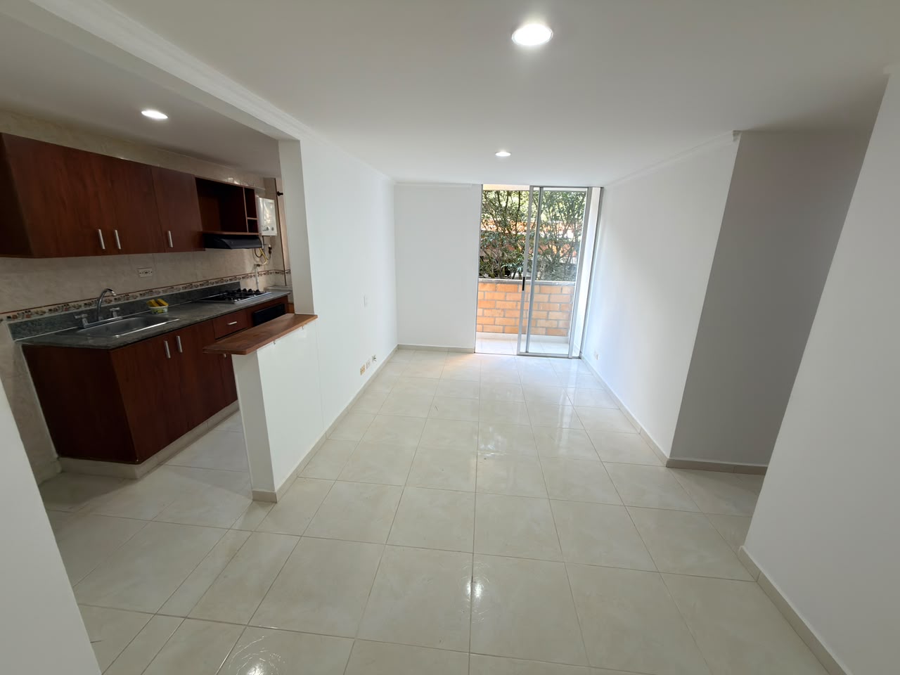 ARRIENDO APARTAMENTO EN LOMA DE LOS BERNAL