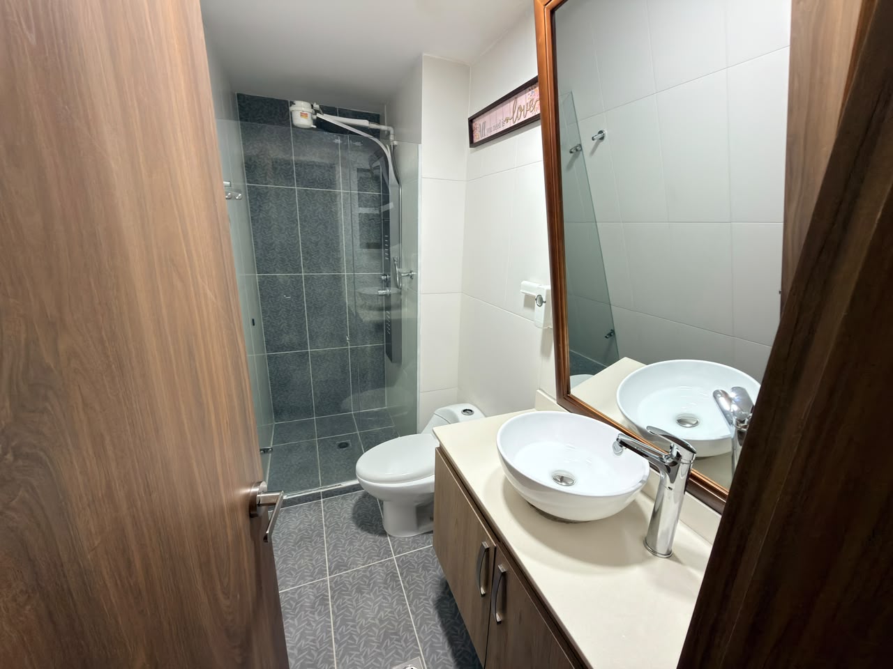 ARRIENDO APARTAMENTO AMOBLADO EN EL VELODROMO