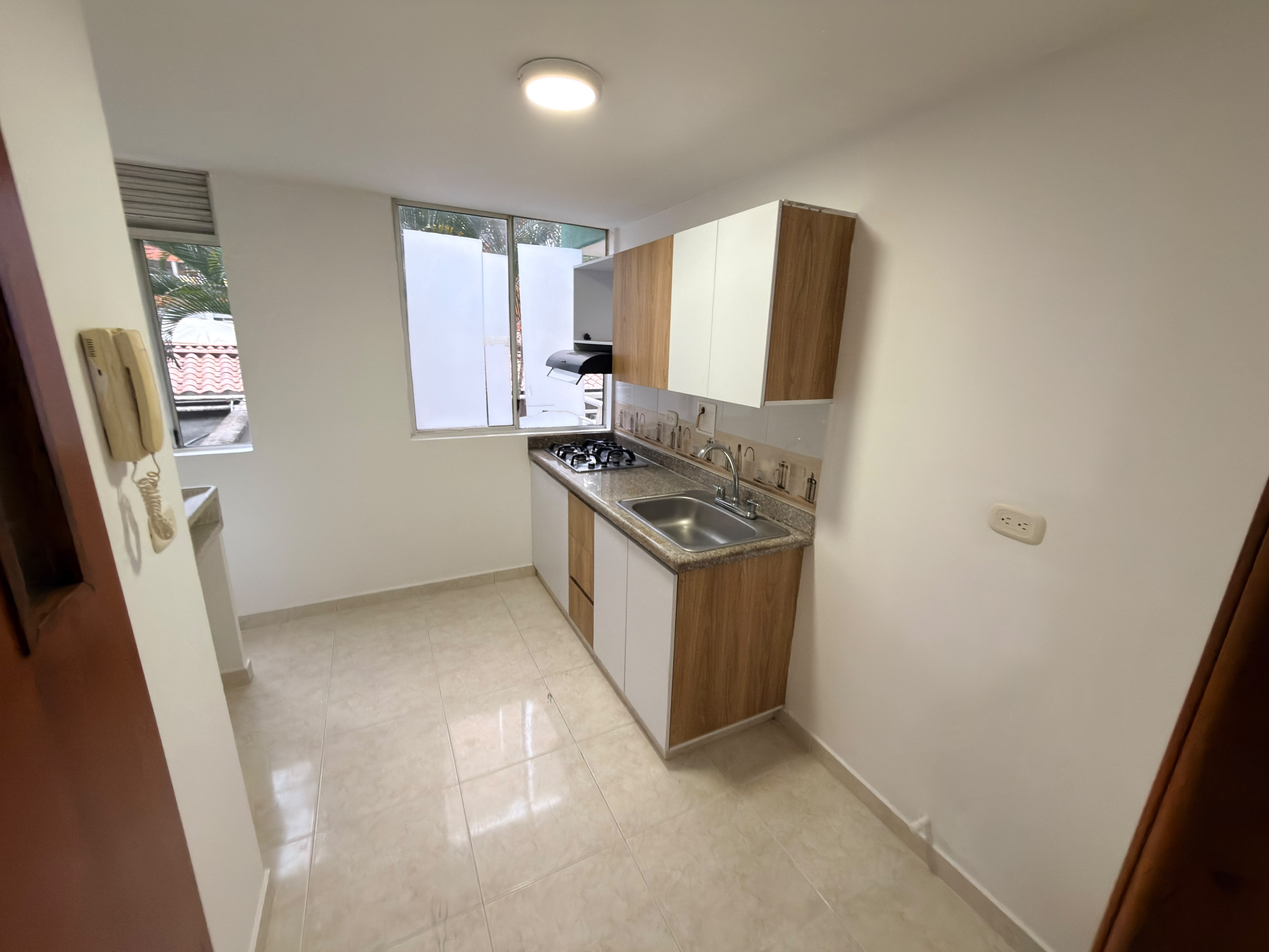 Arriendo Apartamento Lomas de los Bernal
