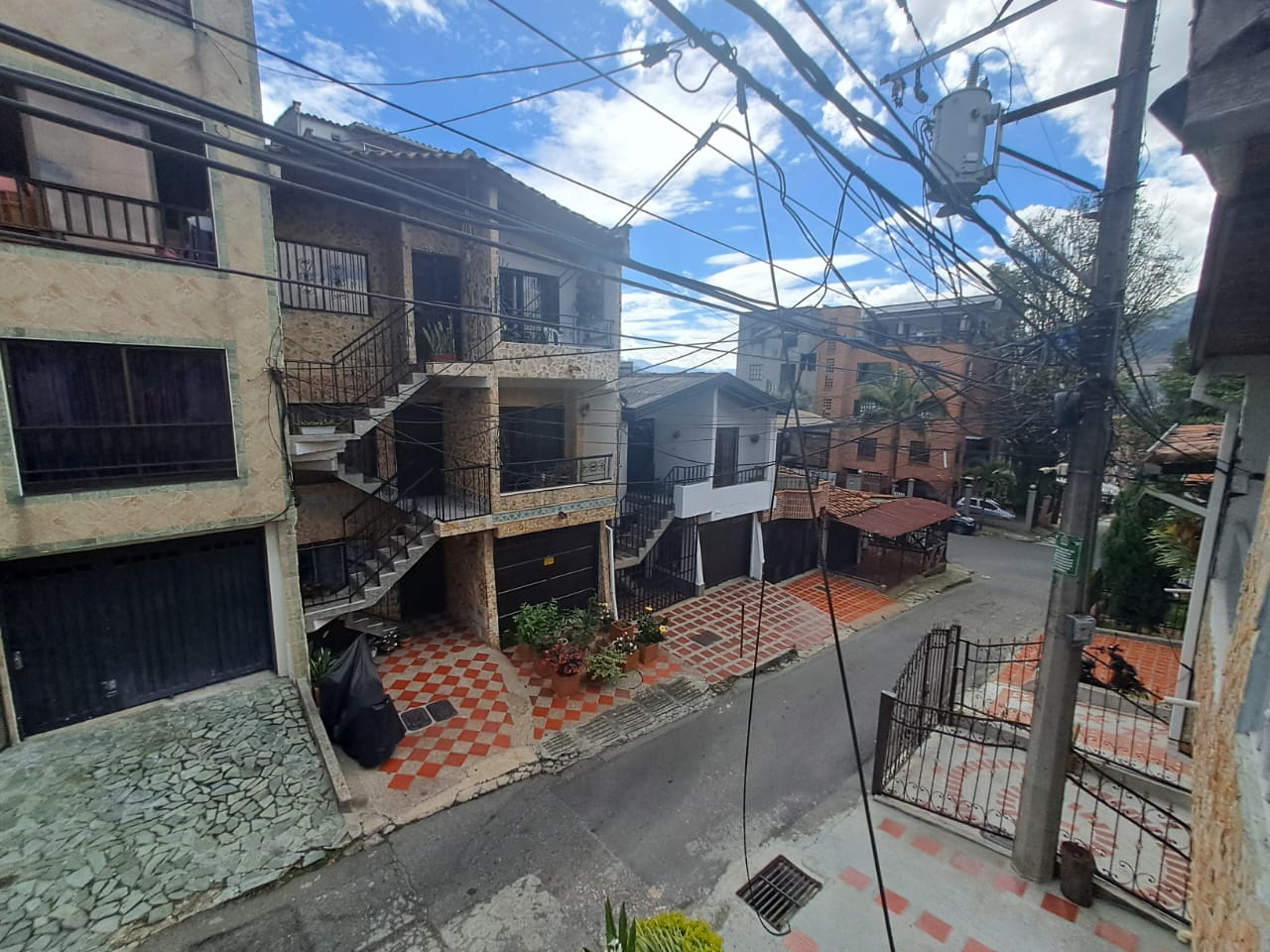 VENDO CASA CABAÑITAS PRIMER PISO